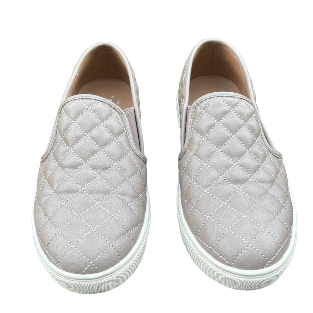 Steve Madden Ecentrcq Quilted Silver Slip On Loafer Size: 8.5